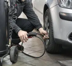 Pourquoi faire changer le pneu de votre voiture par un professionnel ?