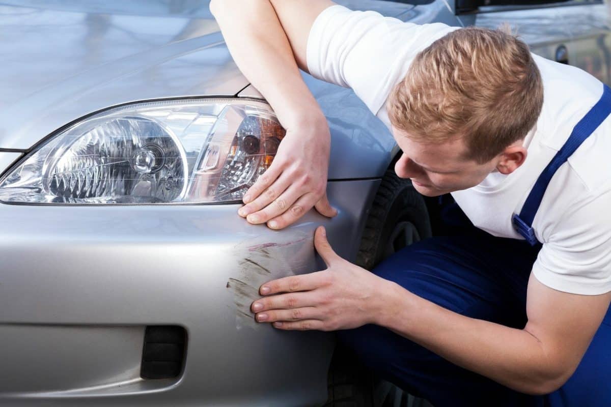 enlever facilement une rayure sur le plastique d’une voiture